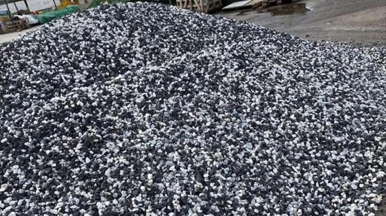 Is there a better color than gray for gravel driveways?
