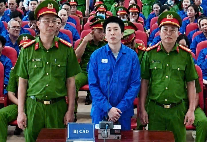 Phiên tòa vụ ma túy 227 bị cáo: Ca sĩ Chi Dân, 'cô tiên từ thiện' Trúc Phương xin điều chỉnh thông tin