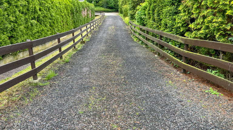Is there a better color than gray for gravel driveways?