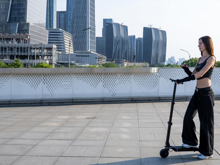 BlizWheel F0.5 is an e-scooter that fits in your desk drawer