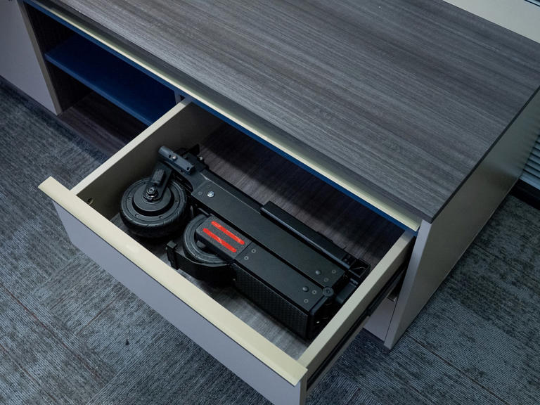 BlizWheel F0.5 is an e-scooter that fits in your desk drawer