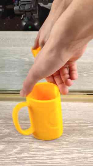 3D printed ambiguous mug creates a clever visual illusion