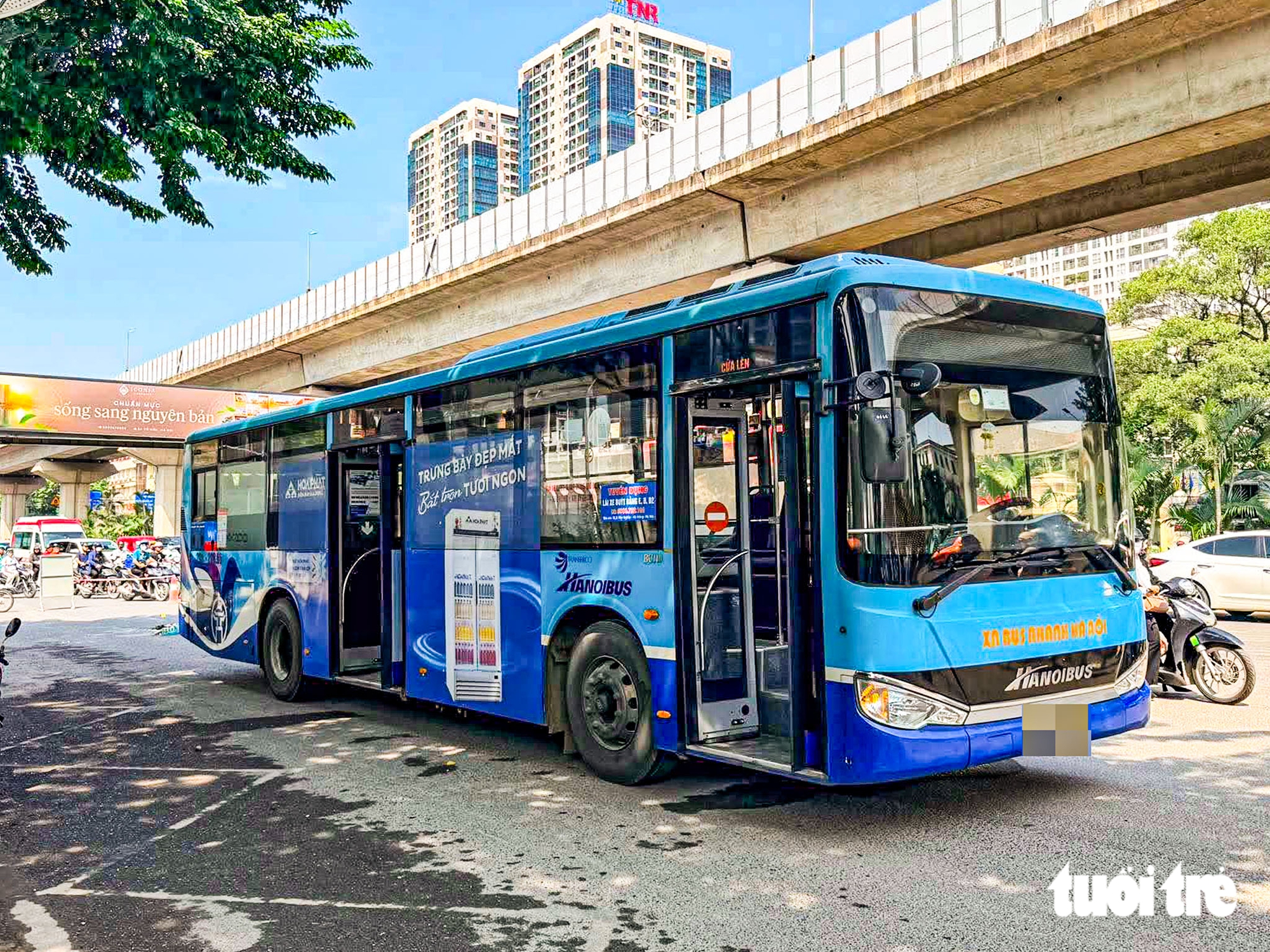 Xe buýt va chạm với xe máy, 1 người tử vong, đường Nguyễn Trãi tắc dài sáng đầu tuần
