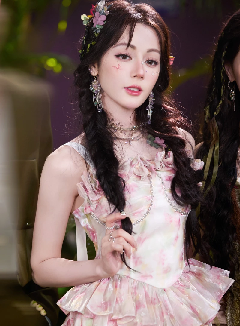 Ngôi sao AI liệu có 'cướp chén cơm' của Địch Lệ Nhiệt Ba, Lưu Diệc Phi?