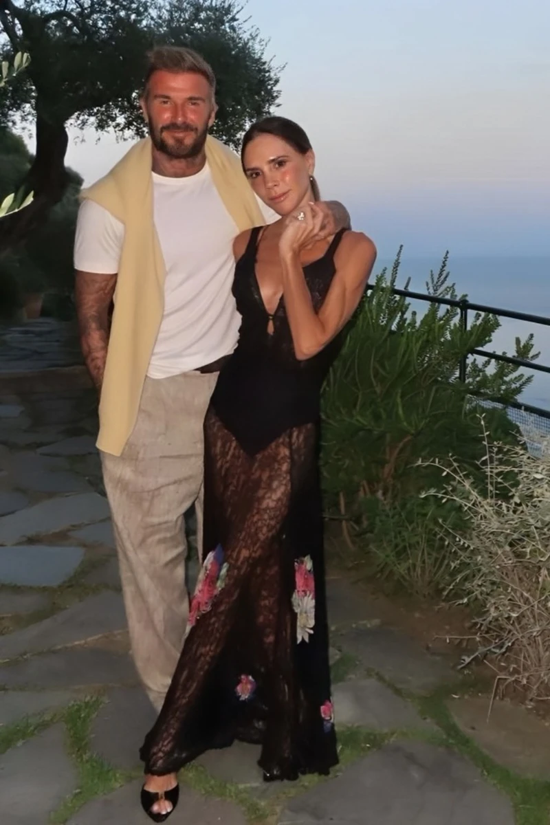 Vợ chồng Beckham lại gây sốt
