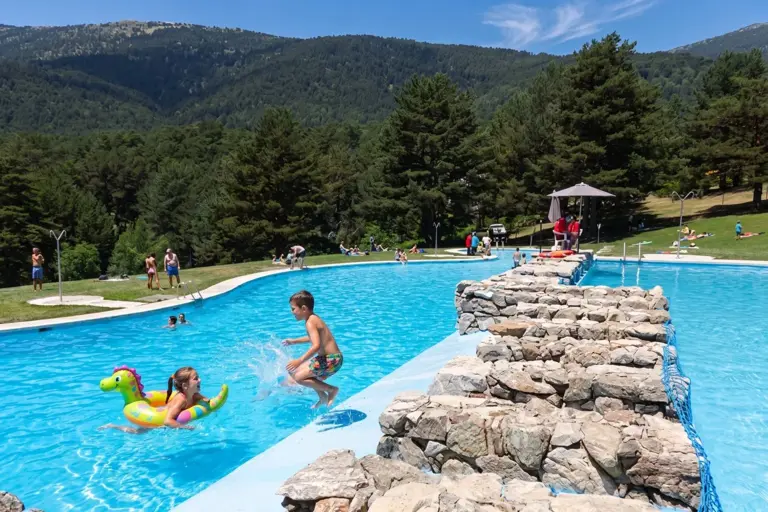 3 piscinas naturales cerca de Madrid para huir del calor sin salir de ...