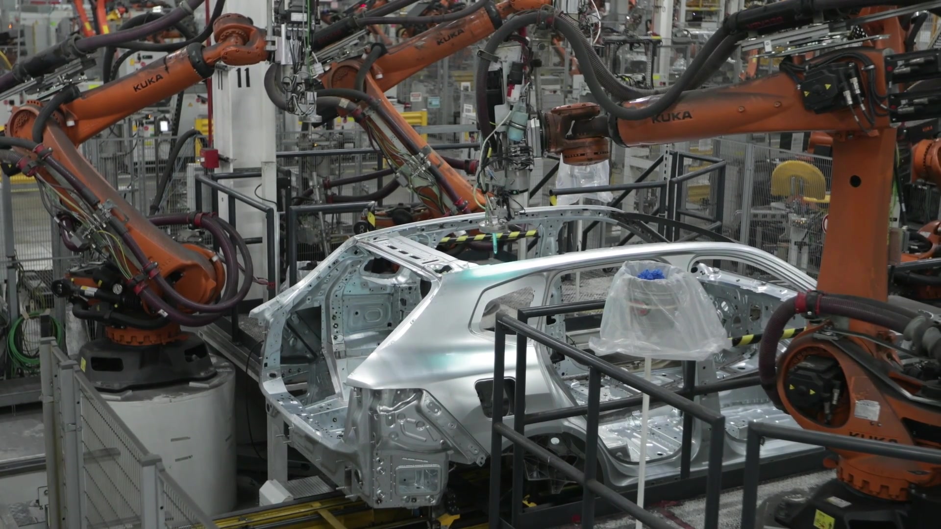 BMW Group Plant Spartanburg body shop - Building the BMW X5
