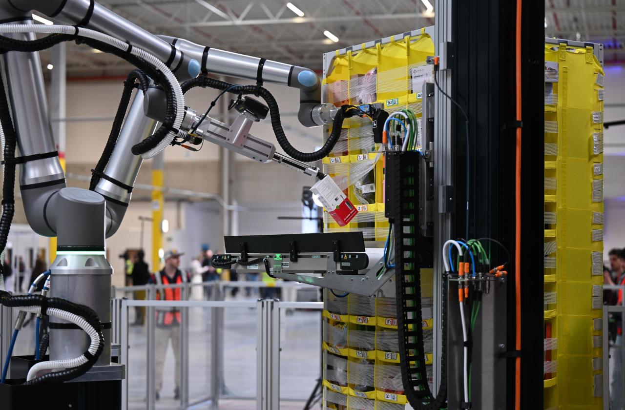 Why warehouses are rolling in more robots