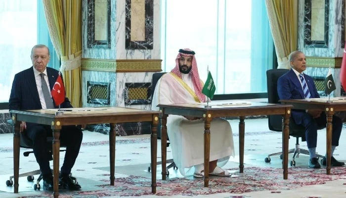 Trump welcomes Saudi Arabia, Turkey and Pakistan defence pactPublished ...