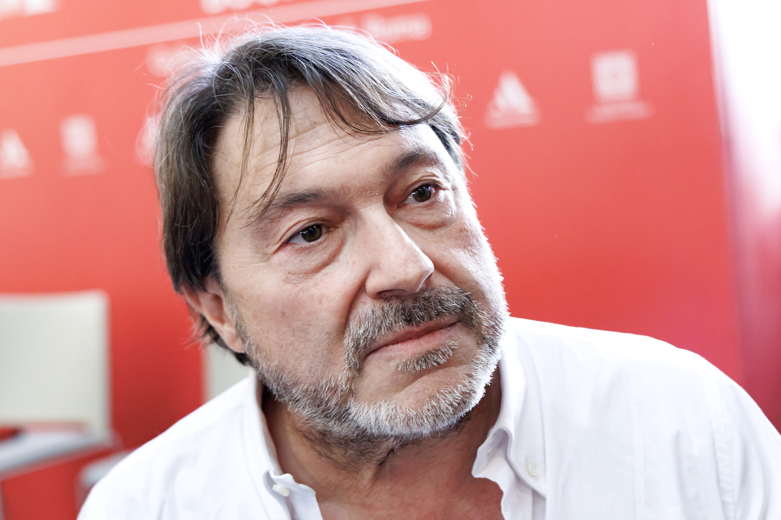Report, gli ‘stipendi d’oro’ degli inviati: polemica sul programma di Ranucci