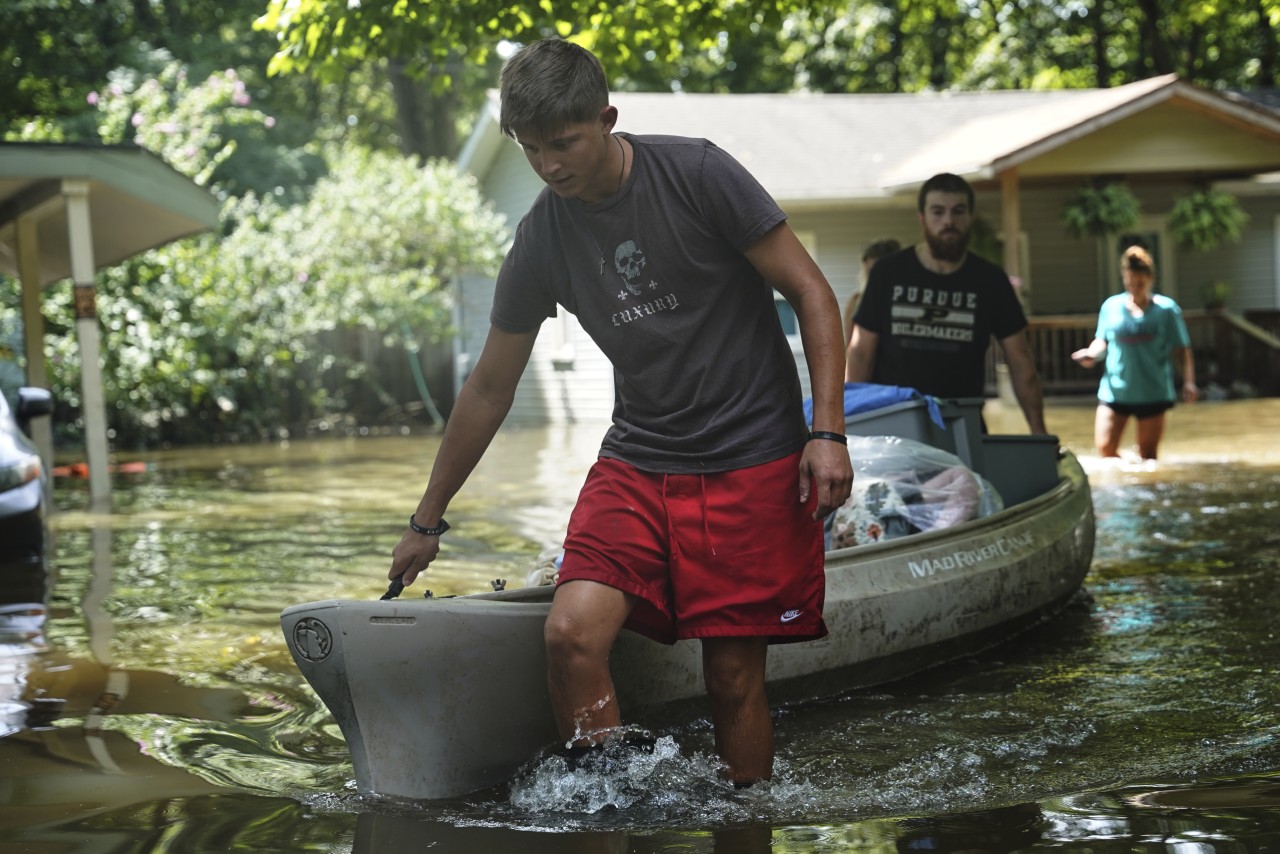 Historic floods hit Indiana, where death toll rises to at least seven