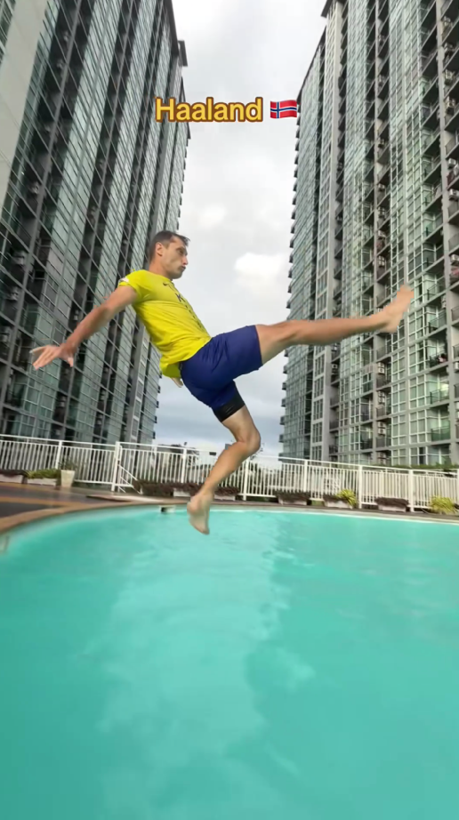 Incredible ball control makes this water football look unreal