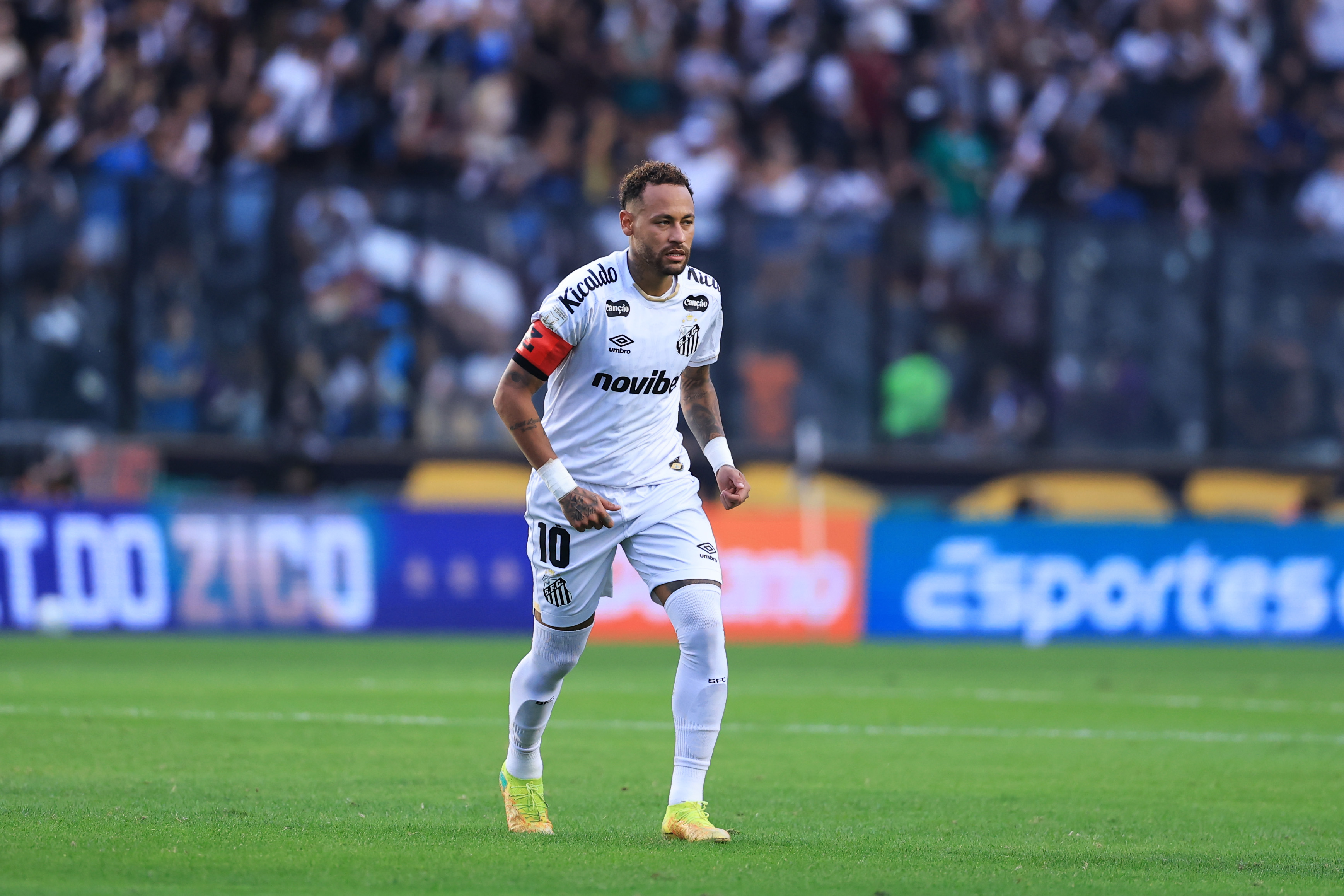 Round one with new rules sees red card, Neymar off 1 min, anti-crowding | Image credits : Getty