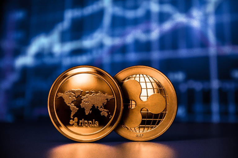 XRP negative sentiment hits a 3-month high as price struggles near $1