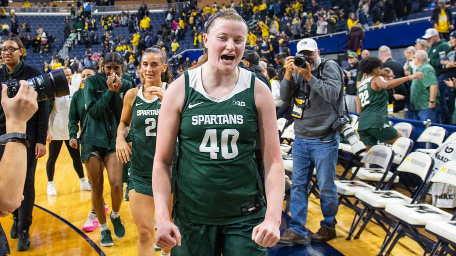 Julia Ayrault named to Women's National Player of the Year watchlist