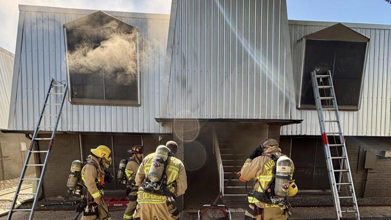 Apartment fire in southeast Austin extinguished, fire department says