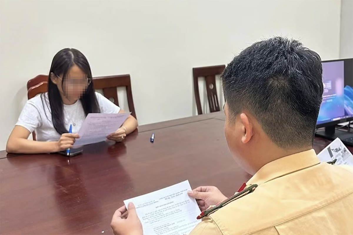 Cô gái bịa chuyện không đưa tiền sẽ bị đánh trượt khi thi bằng lái
