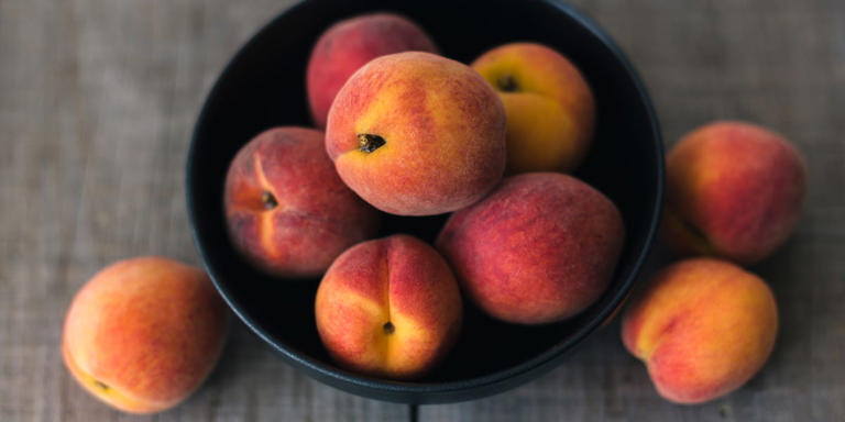 The fastest way to ripen peaches at home