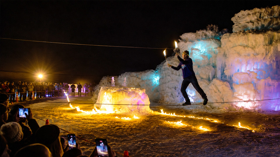 Slackliners push their balance to the limit