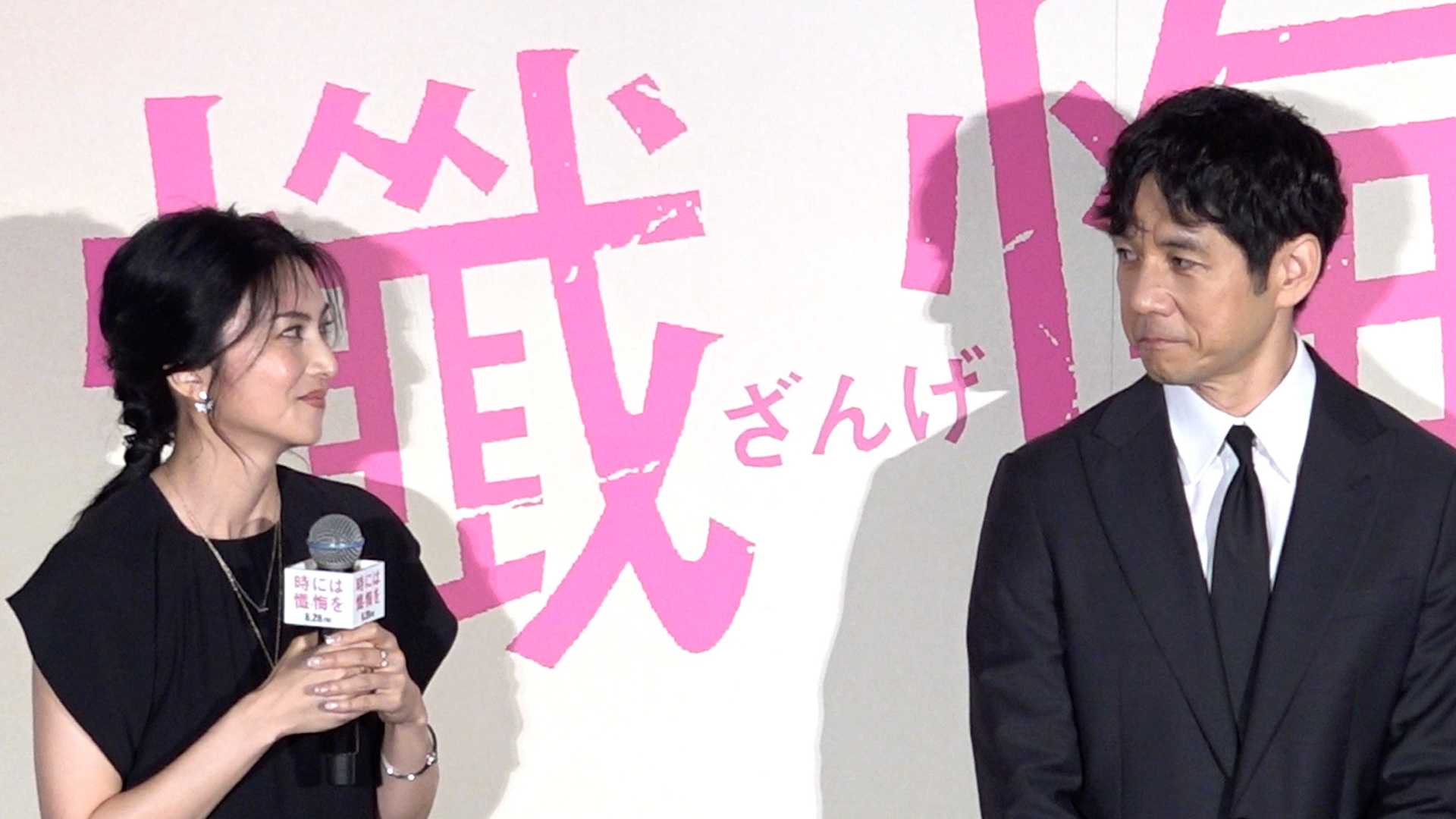西島秀俊&柴咲コウ、“冷え切っている夫婦仲”の演技に言及され見つめ合う
