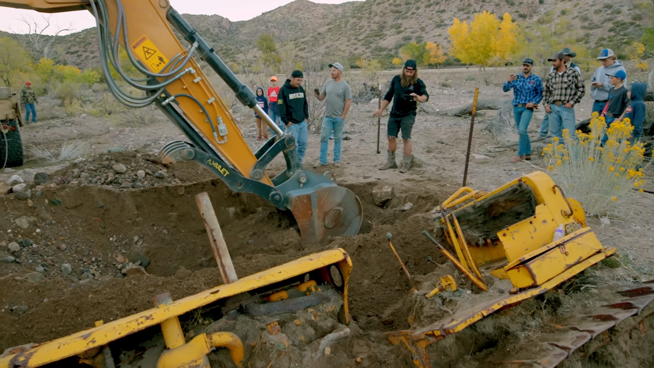 This bulldozer was buried for 33 years… then they tried 100,000 lbs of ...