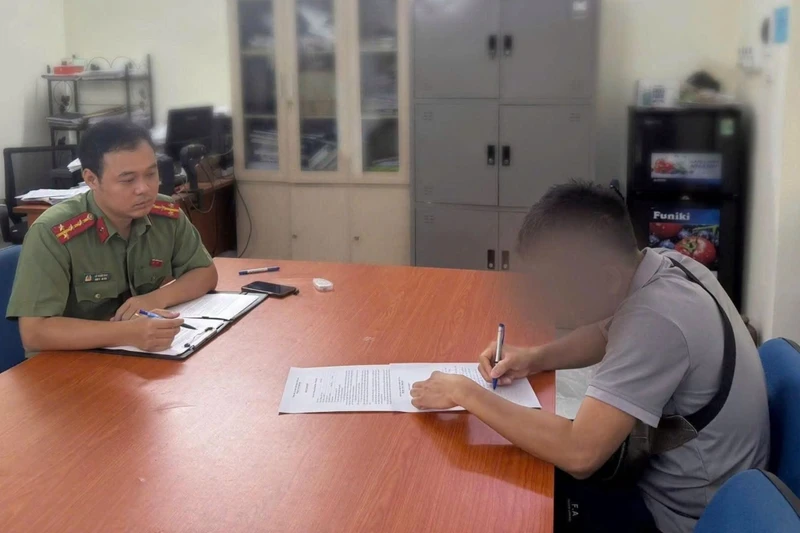 Bị công an mời làm việc do tương tác với trang 'Thời báo' của Lê Trung Khoa
