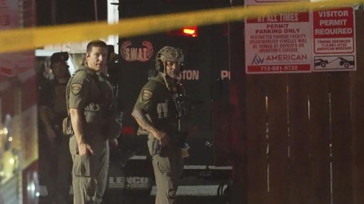 HPD: Man with domestic violence warrant arrested following hours-long standoff in north Houston
