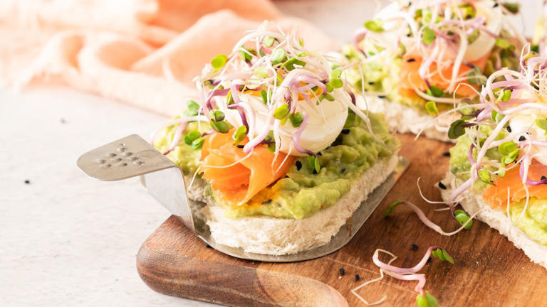 🧸 Tea party foods: Dainty sandwiches, sweets & sips