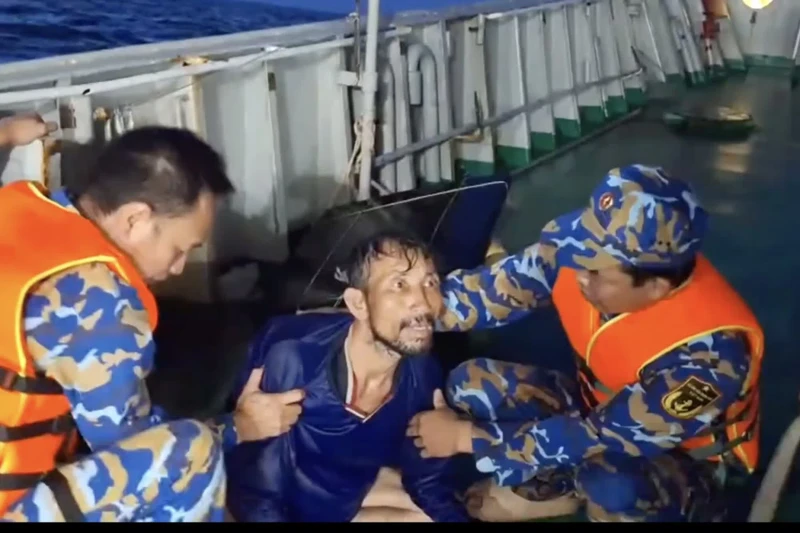 Ngư dân sống sót sau 4 ngày trôi dạt giữa biển: 'Động lực của tôi là hai đứa con'