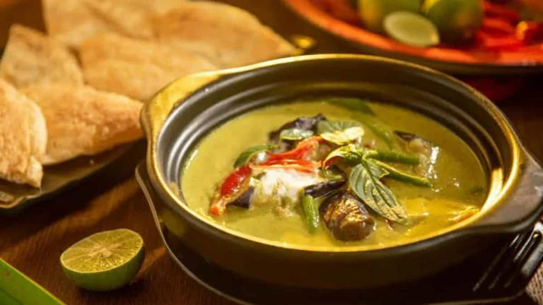 How to use a mixer grinder to make Thai curry pastes