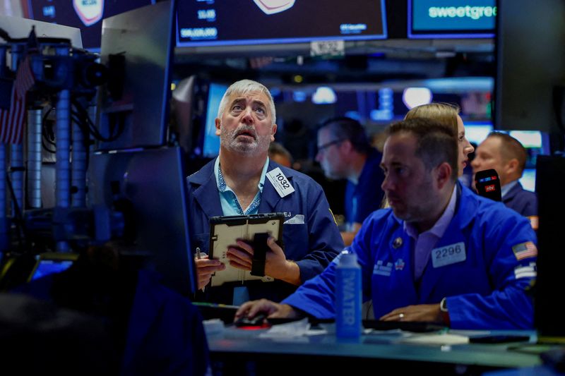 Tech selloff pulls Wall Street to two-week lows as bond yields climb
