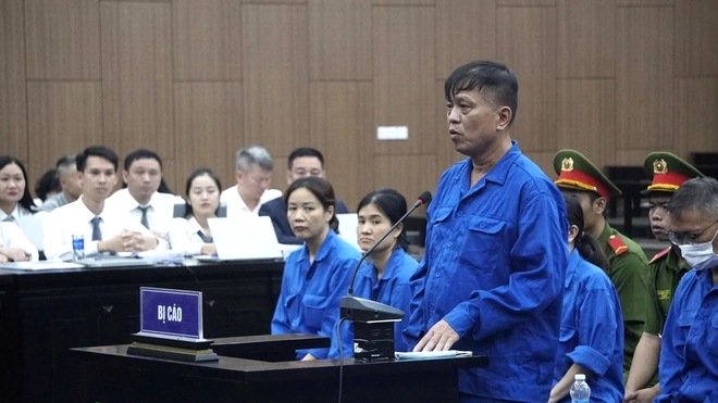 Hình ảnh phiên tòa xử cựu Thứ trưởng Nguyễn Bá Hoan cùng 27 bị cáo tội nhận hối lộ 30 tỉ đồng