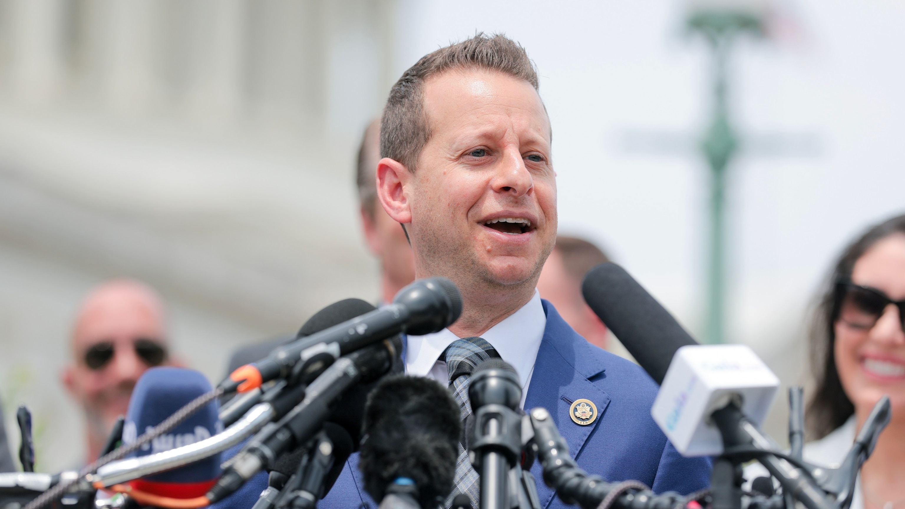Florida holds 1st major primaries after Republicans' mid-decade redistricting
