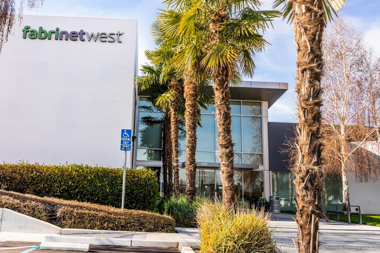 This Nvidia supplier is seeing endless data-center demand. Why the stock is sinking.