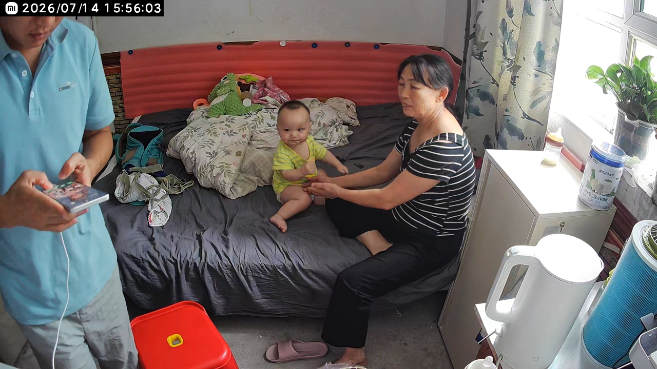 Dad saves baby choking on tooth fragment in Xinjiang