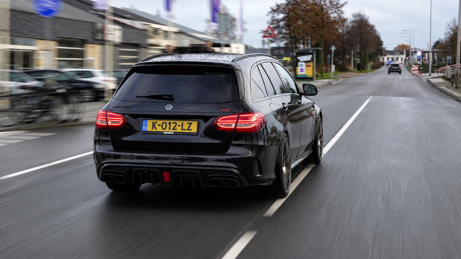 Brabus 600 C63 S shows savage acceleration on public road