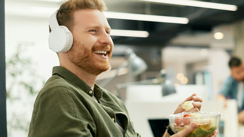 Employee constantly takes 2 hour lunch breaks, gets upset when coworker ...