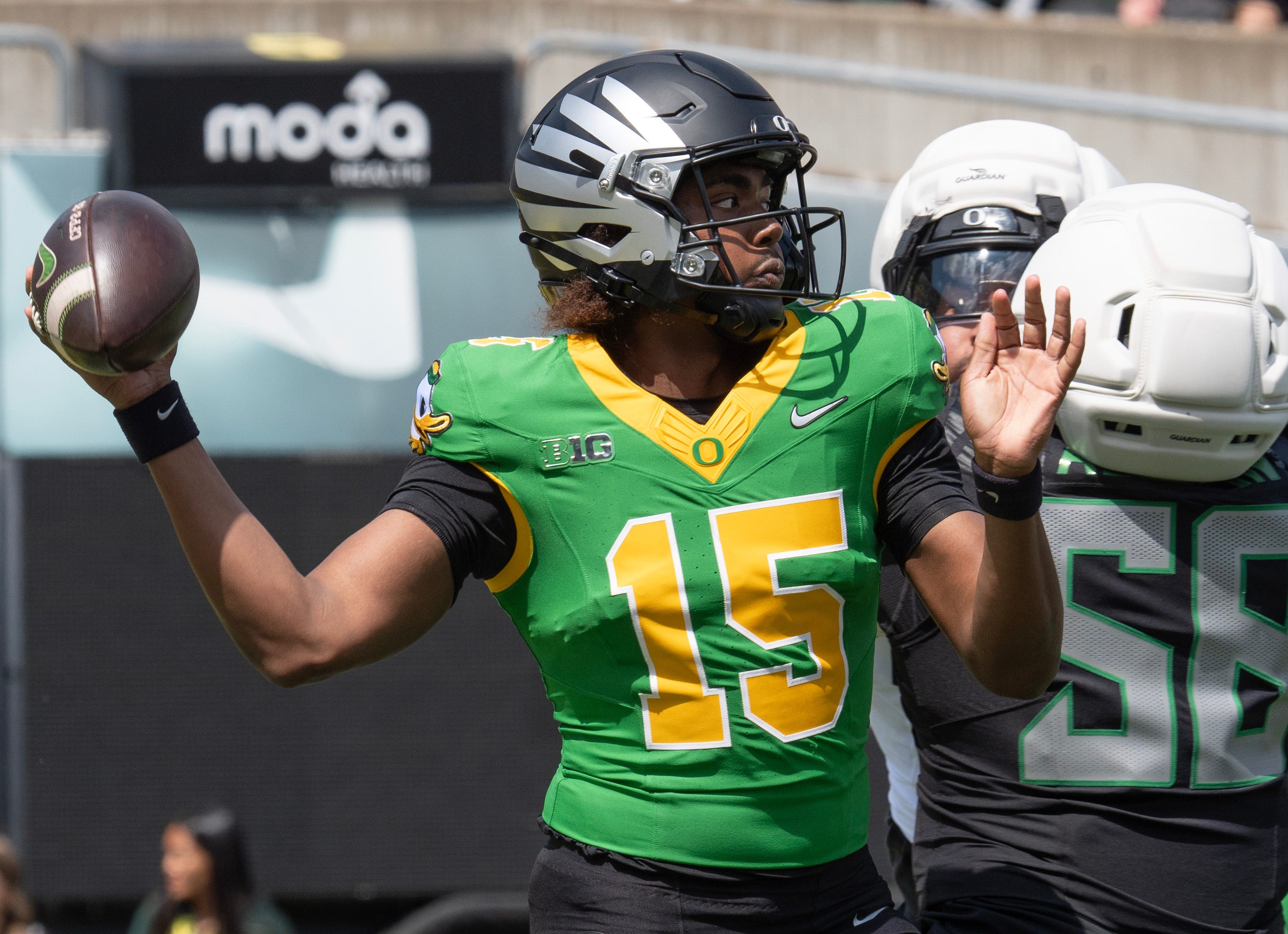 Akili Smith Jr. learning to harness 'freak' talent at Oregon