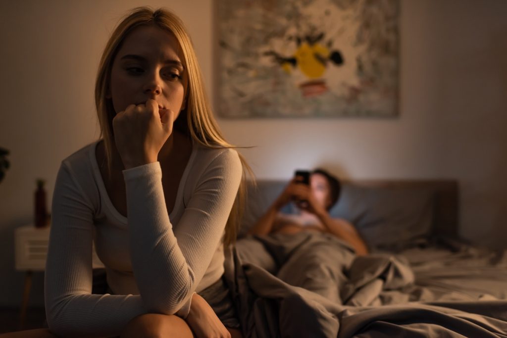 Signs your intuition is trying to warn you about someone