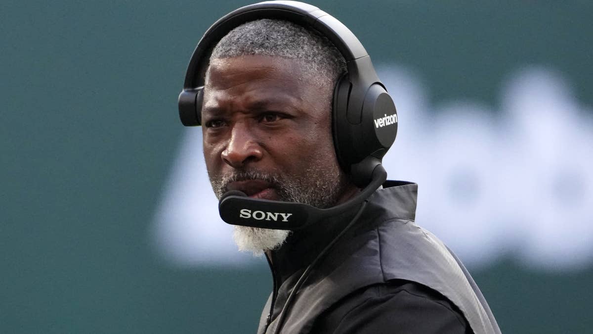 New York Jets head coach Aaron Glenn struggling with clock management