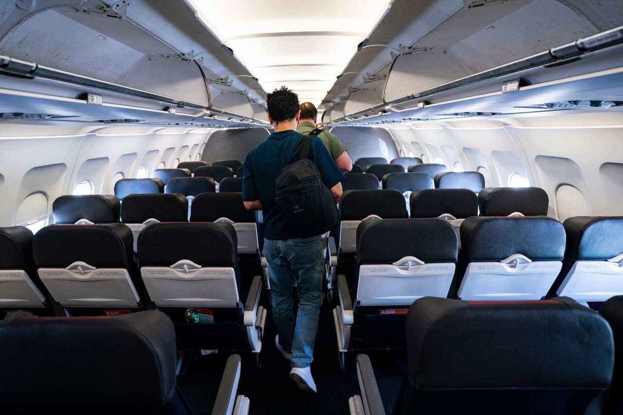 American is adding seat-back screens to more than 800 planes