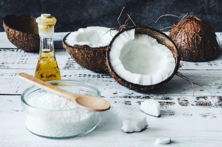 How to use coconut oil for knee pain relief at home