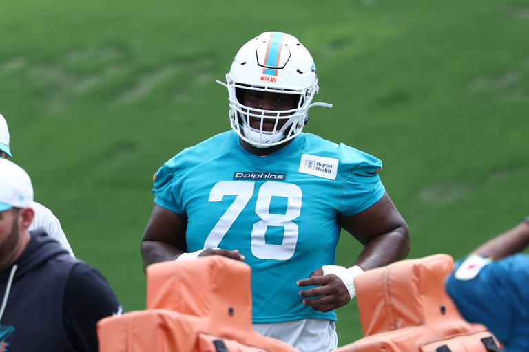 Dolphins defensive tackle Kenneth Grant to miss time with injury