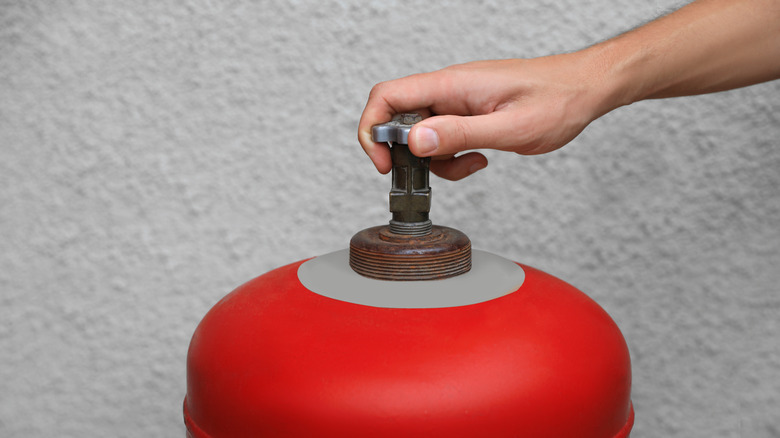 How to dispose of an old propane tank (the safe way)