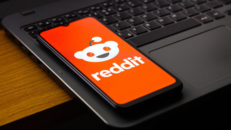 Reddit tests AI-generated videos to read aloud popular posts