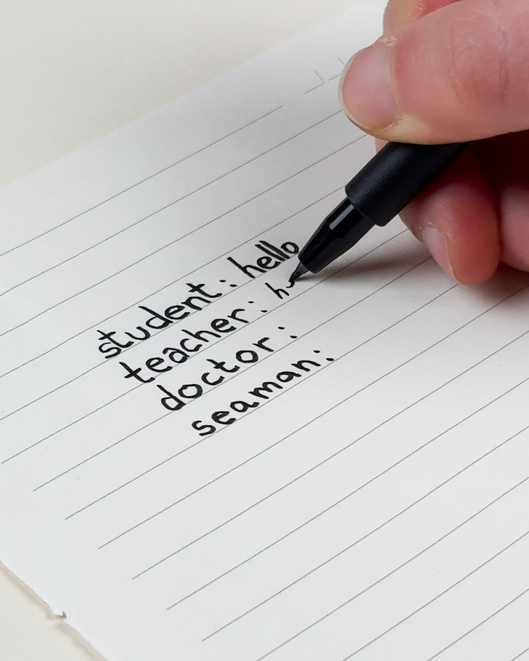 نفس الكلمة، خط يد مختلف 🖋️👀
