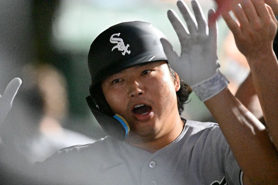村上宗隆が「逆方向で破壊した…」超速178キロ29号、着弾点の珍光景に仰天「バケモンすぎるって」
