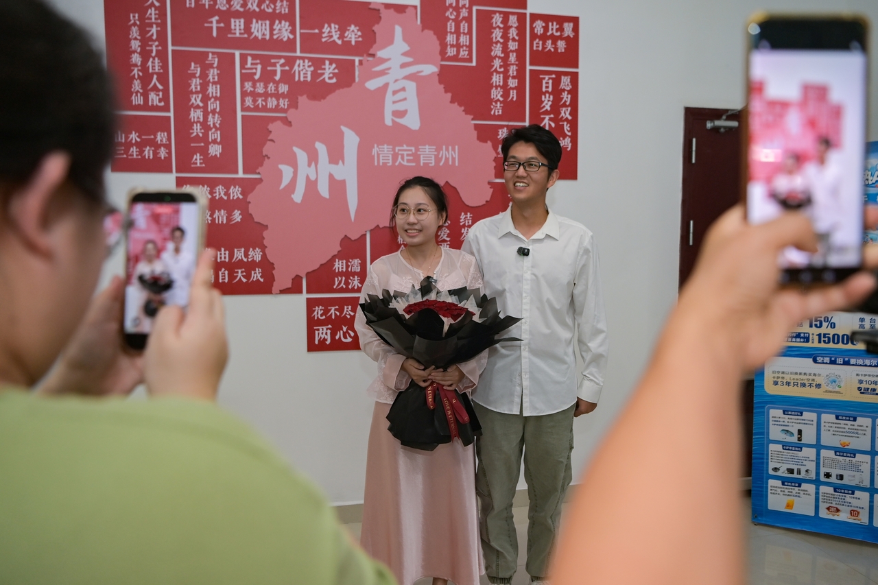 山东青州：浪漫七夕 喜结连理