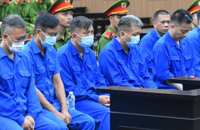 Cựu thứ trưởng nhận 16,3 tỉ đồng, luật sư nói 'không có động cơ vì tiền'?