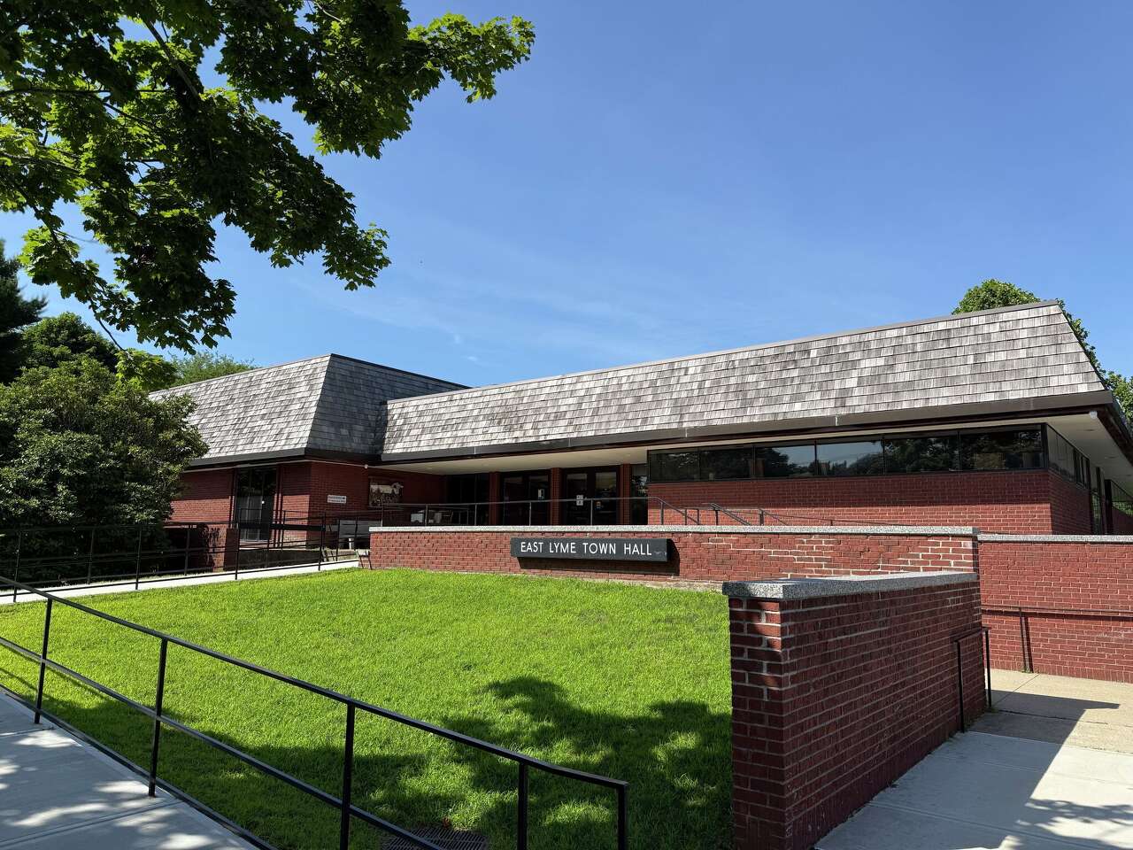 East Lyme Republican registrar withdraws resignation and will complete her term
